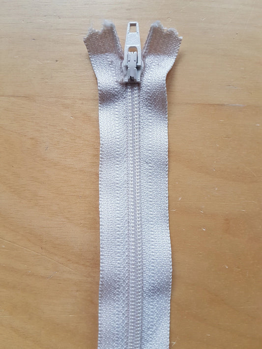 Pale beige / oatmeal / off white zipper plastic 14 inch (35.5cm) closed