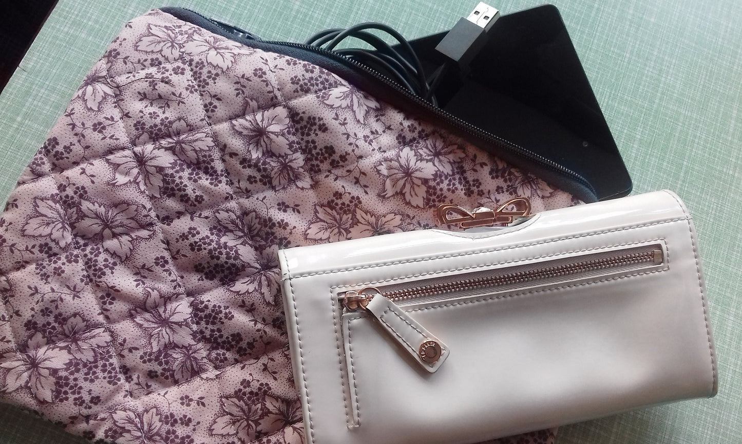 Pink Floral Quilted Bag Tablet Makeup